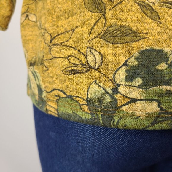Angela Yellow Flower Knit Top Size M - Picture 9 of 11